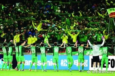 北京球迷街头,广州球迷与北京球迷对比