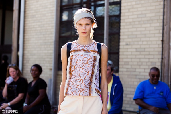 香奈儿秀场盘着头发,香奈儿秀场发箍