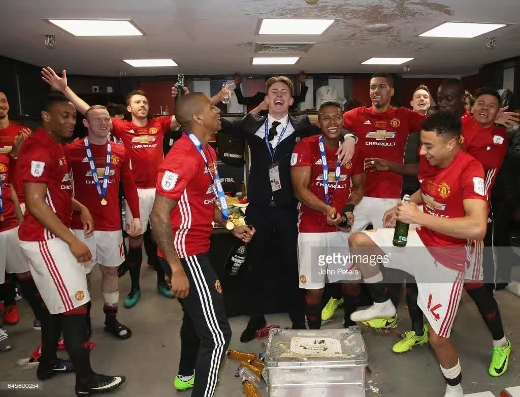 红魔球衣曼联,红魔曼联夺冠