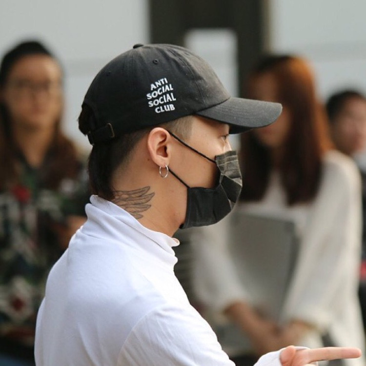 gd和侃爷照片,gd和侃爷都穿的靴子