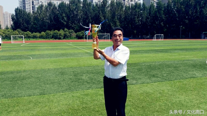 足球进校园是谁提出的,足球进校园推进了校园足球的发展