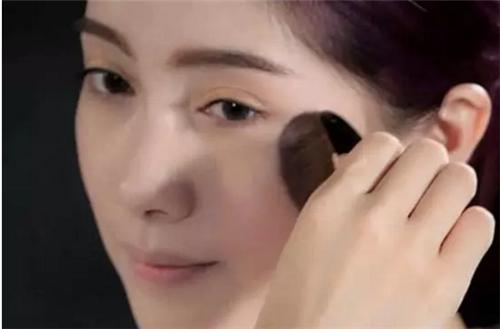 bb霜用手拍还是用美妆蛋,bb霜的正确使用方法不掉妆吗