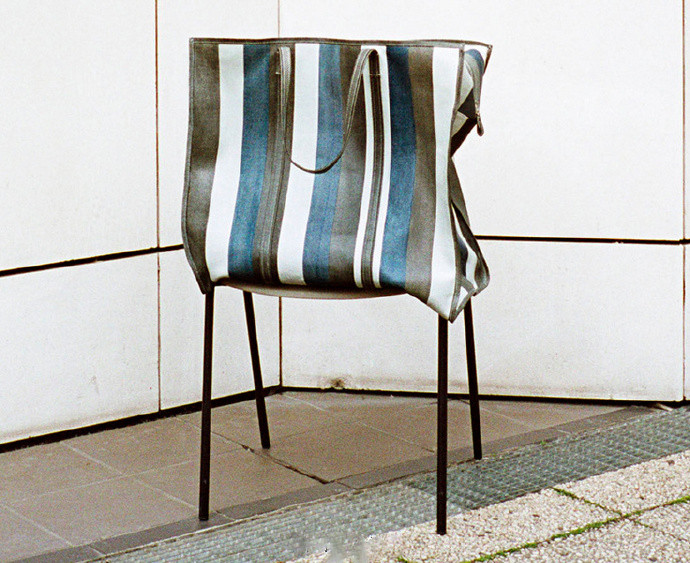 巴黎世家春运同款编织袋,背巴黎世家机车包骑机车