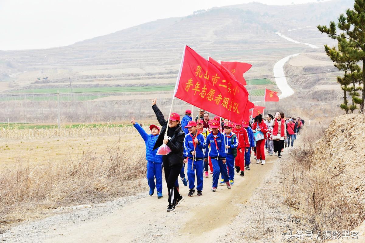 为什么让小学生上山植树造林，看完老师写的图文就明白