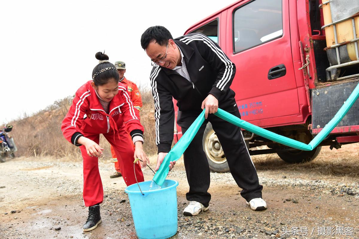 为什么让小学生上山植树造林，看完老师写的图文就明白