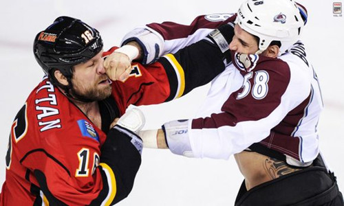 中国冰球小将暴揍韩国选手被骂，网友反击不懂球就别说话！