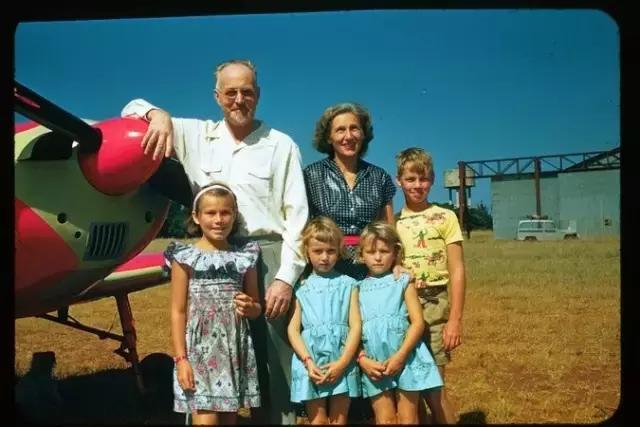 她是营养师，50年模特生涯，63岁还拍裸体封面！