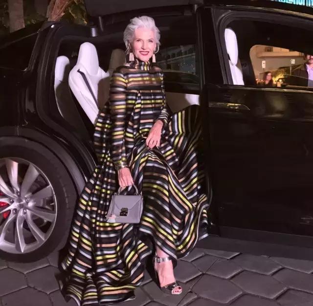 她是营养师，50年模特生涯，63岁还拍裸体封面！