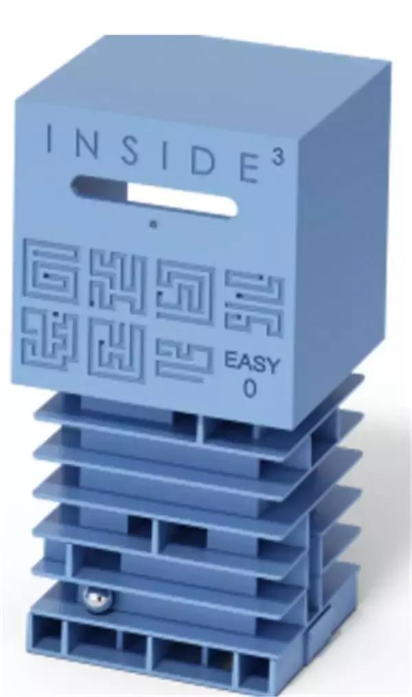 小朋友把手放下去捡玩具,小朋友把手放玩具