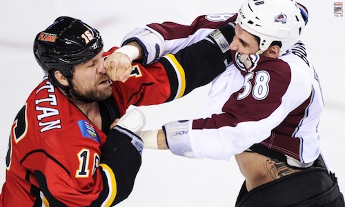 韩国冰球队员被按在地上打,冰球比赛韩国队犯规被揍全过程