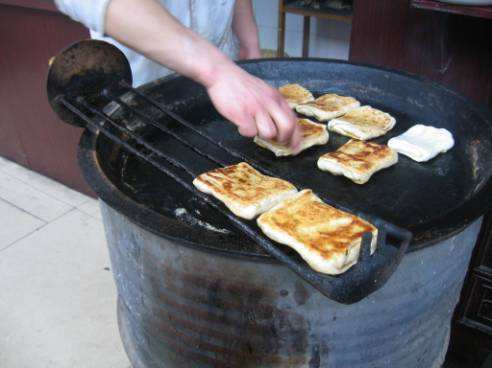 驴肉火烧80元一斤火烧成本,驴肉火烧6元一个是真的吗