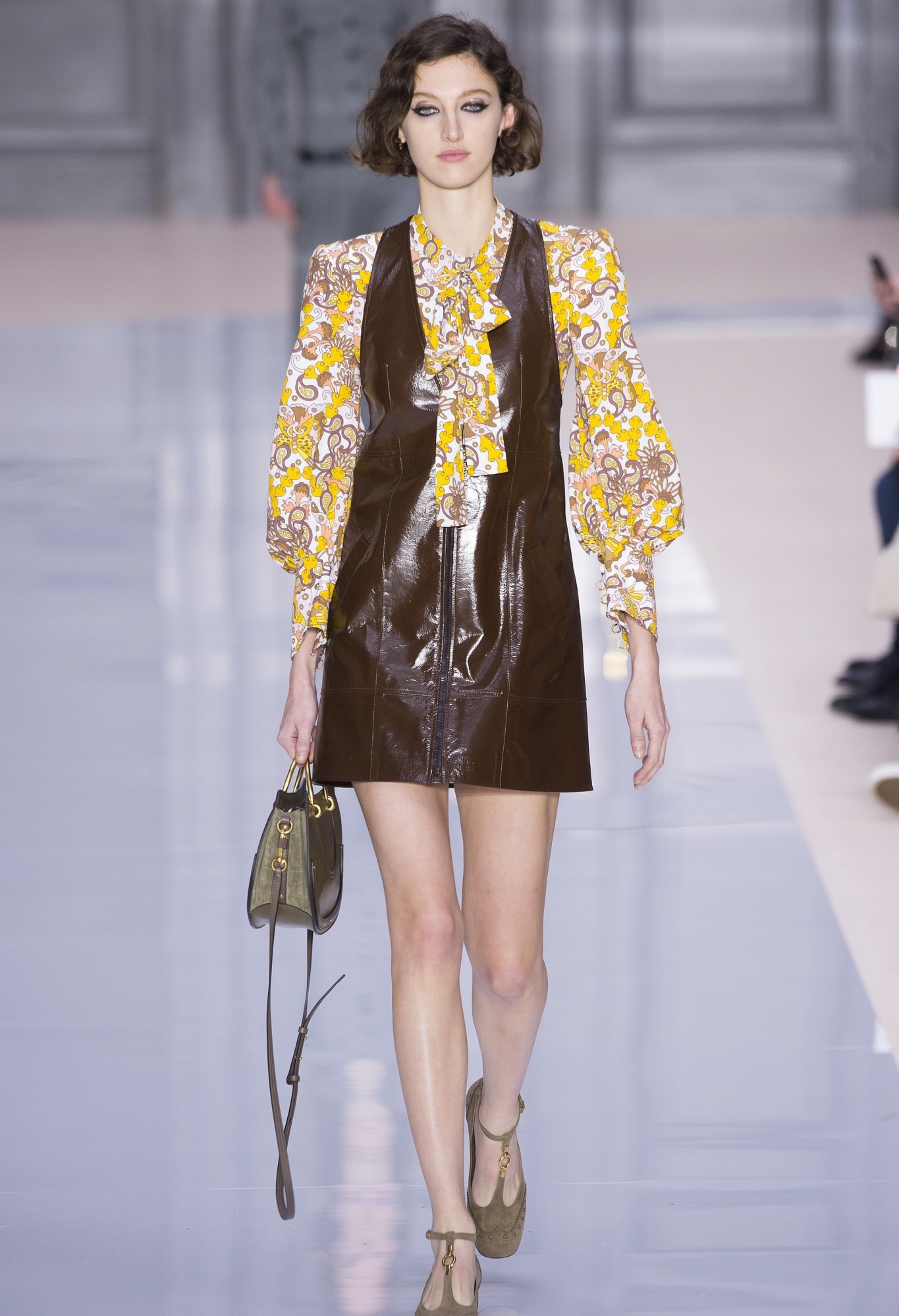 chloe最新秀,2023年chloe秋冬服装走秀