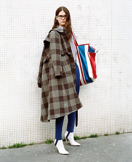 巴黎世家春运同款编织袋,背巴黎世家机车包骑机车