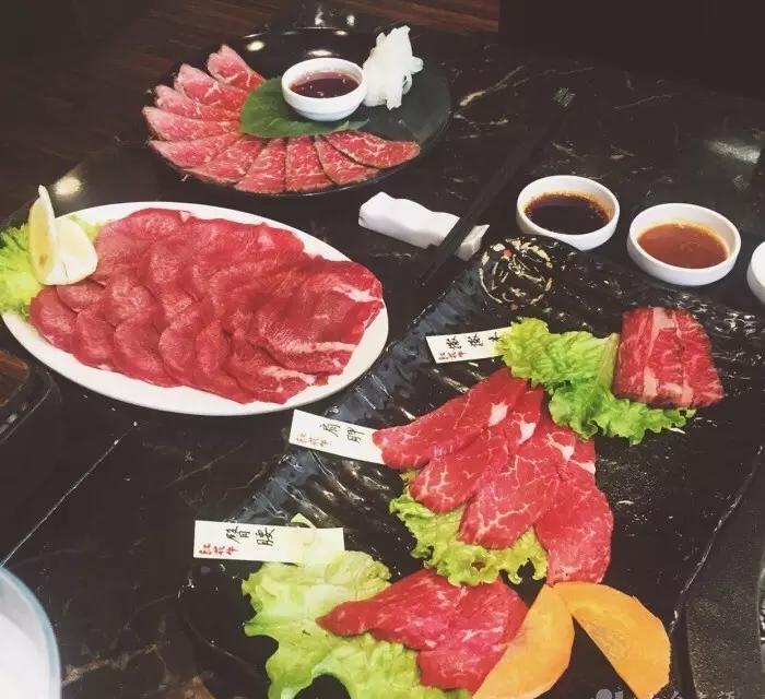 一天吃8顿算啥！回我老家青岛，带你吃上24小时！