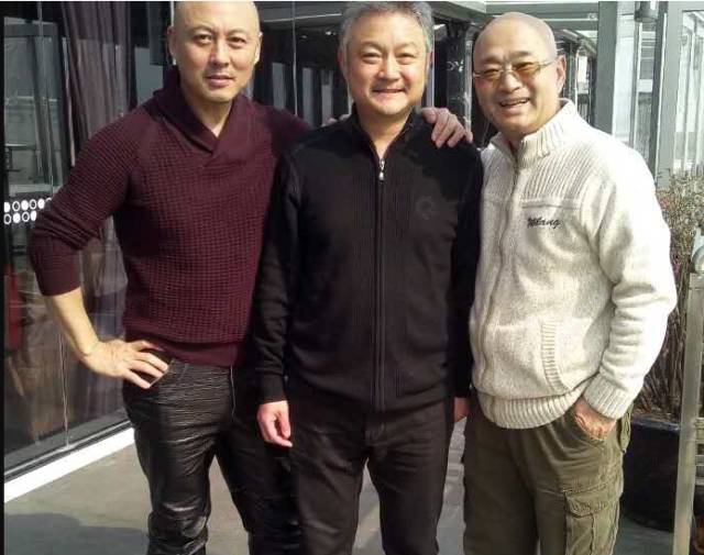 欧阳奋强抱女儿,红楼梦剧组再聚首欧阳奋强