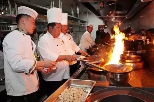 厨房厨师长年终总结范文大全,厨师长管理一个厨房要怎么管理