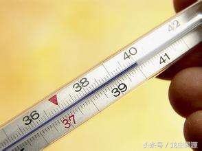 怎么用手的温度判断宝宝发烧程度,宝宝发烧该如何正确进行降温