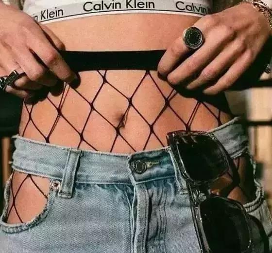 妈妈说穿渔网袜的都是坏女孩