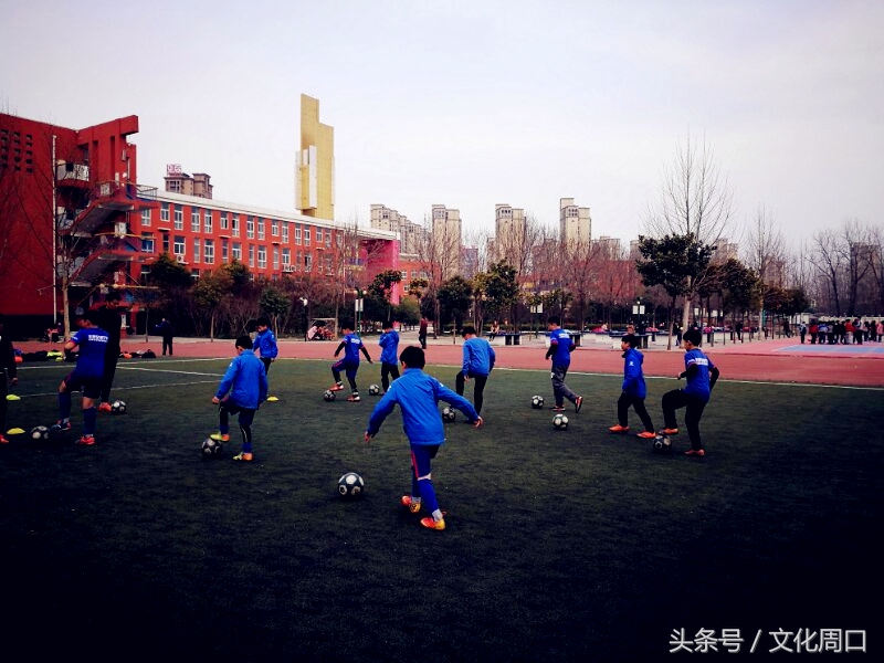 足球进校园是谁提出的,足球进校园推进了校园足球的发展