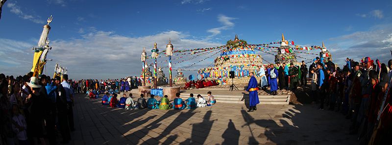 盗墓贼偷取敖包下的祭品不料却被永远留在里面