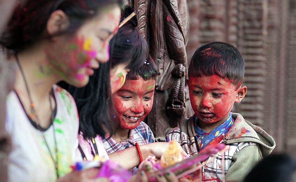尼泊尔撒红节旅行,尼泊尔洒红节全景