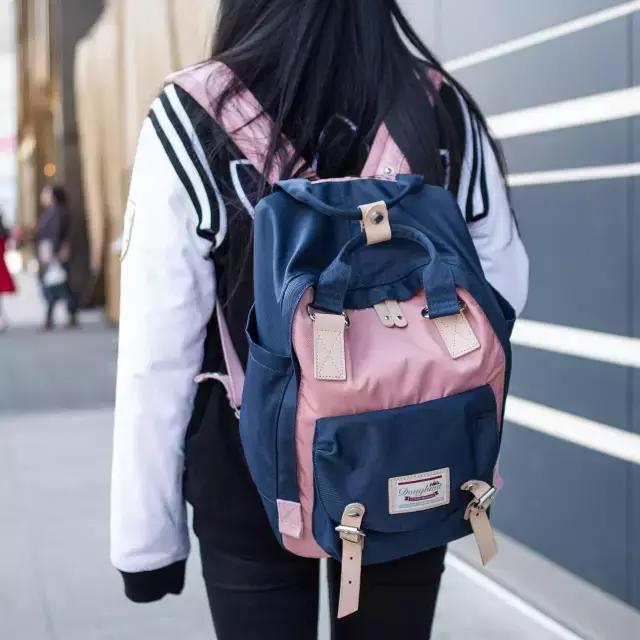 你的iphone7和AJ1同时掉河里，你先救哪个？