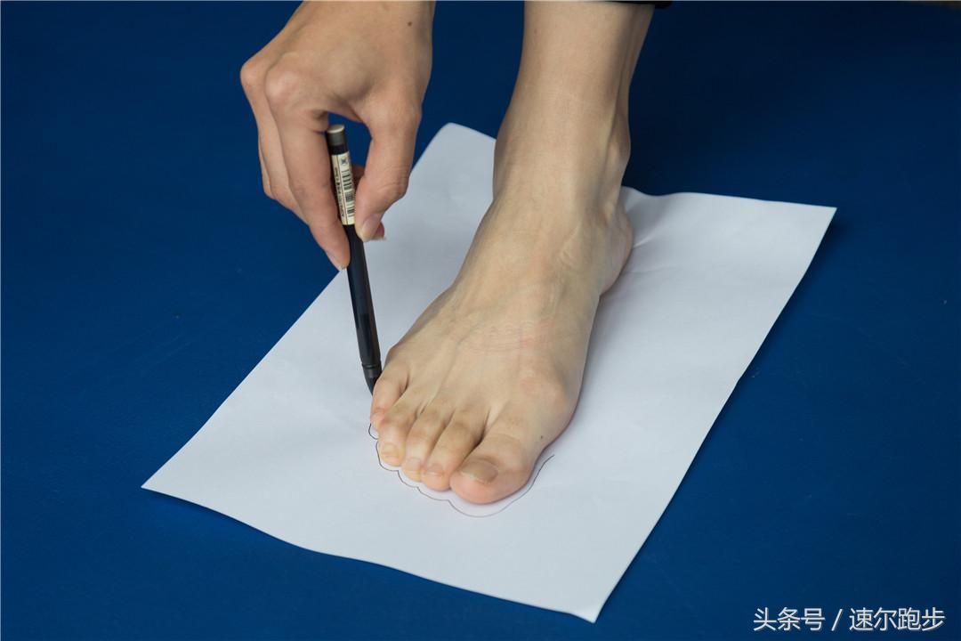 怎么挑选适合自己的鞋码,鞋子怎么选尺码大码太松小码顶脚