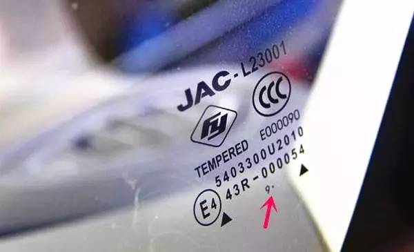 发动机表面有黑色脏东西,发动机有黑色油污怎么处理