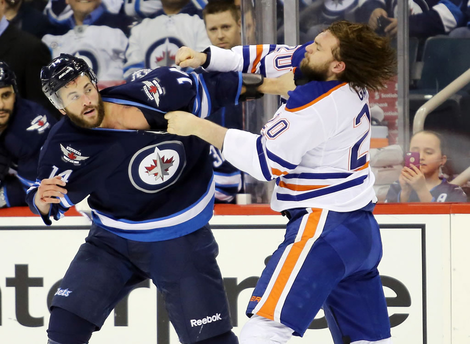 中国冰球小将暴揍韩国选手被骂，网友反击不懂球就别说话！