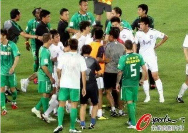 秦升为什么踢不上球,丢人丢到国际上