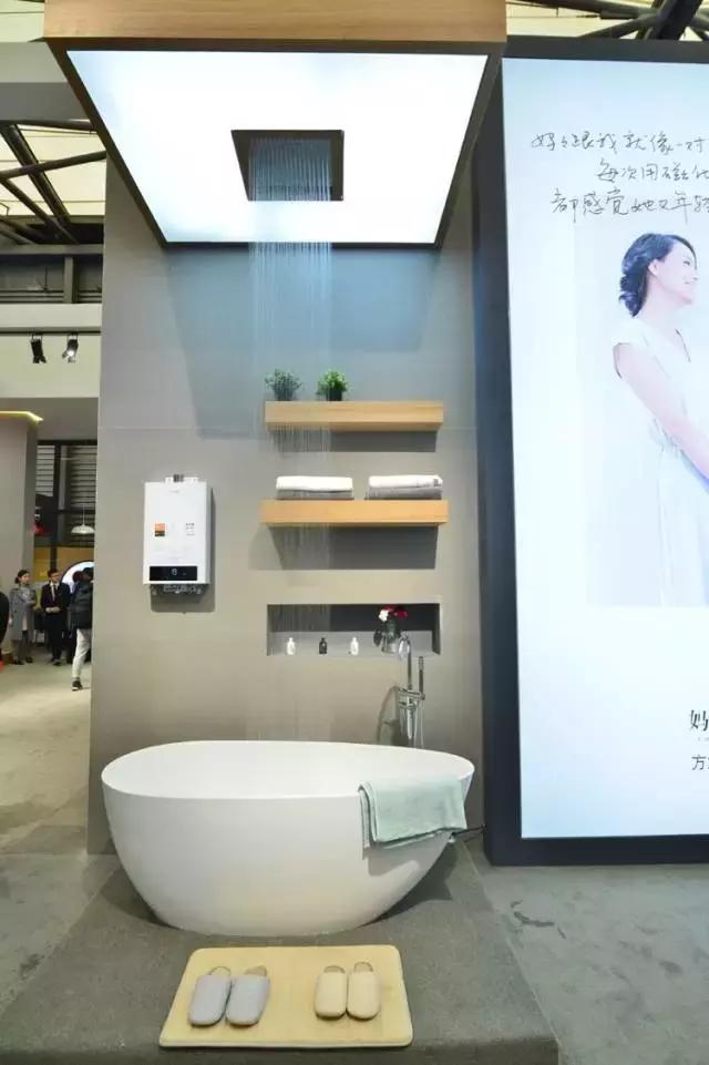 她是营养师，50年模特生涯，63岁还拍裸体封面！