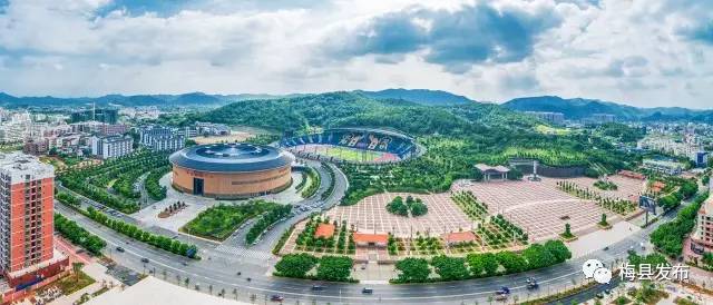 开足马力抓生产持续发力抓进度,聚焦强化招商引资