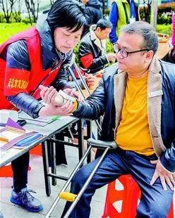 正能量｜传承雷锋精神，他们在行动——看看你我“身边的雷锋”