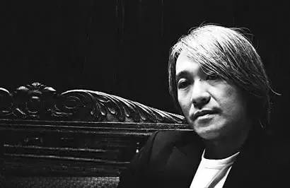 十年龙套一朝逆袭，这就是星爷出道35年的成神之路