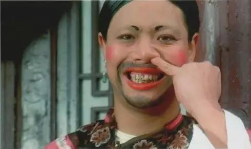 十年龙套一朝逆袭，这就是星爷出道35年的成神之路