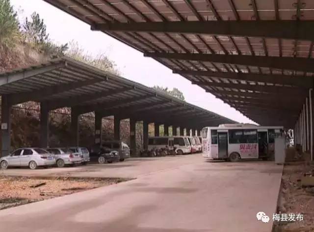 开足马力抓生产持续发力抓进度,聚焦强化招商引资