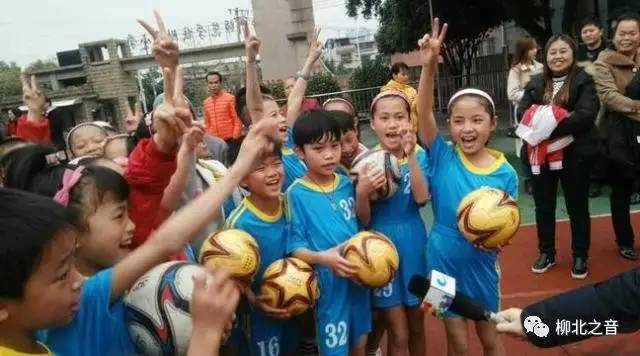 柳师附小足球,巴西足球教练教学