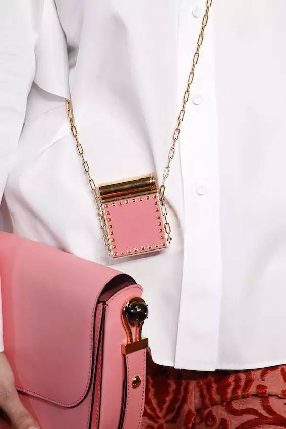 穿不错｜纵使包包数千万独爱一只链条包