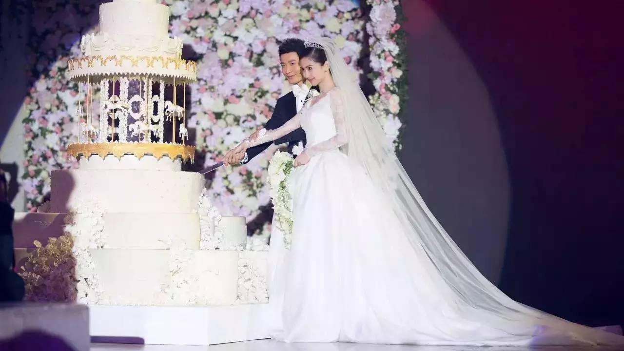 婚纱为什么显胸大,婚纱为什么一定是红色