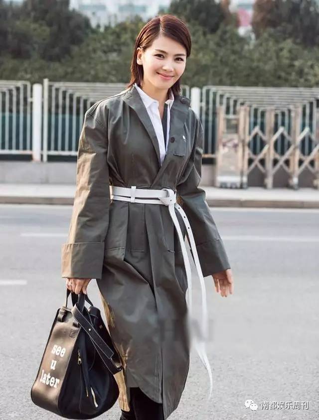 杨幂同款包毛绒,杨幂新款锁头包