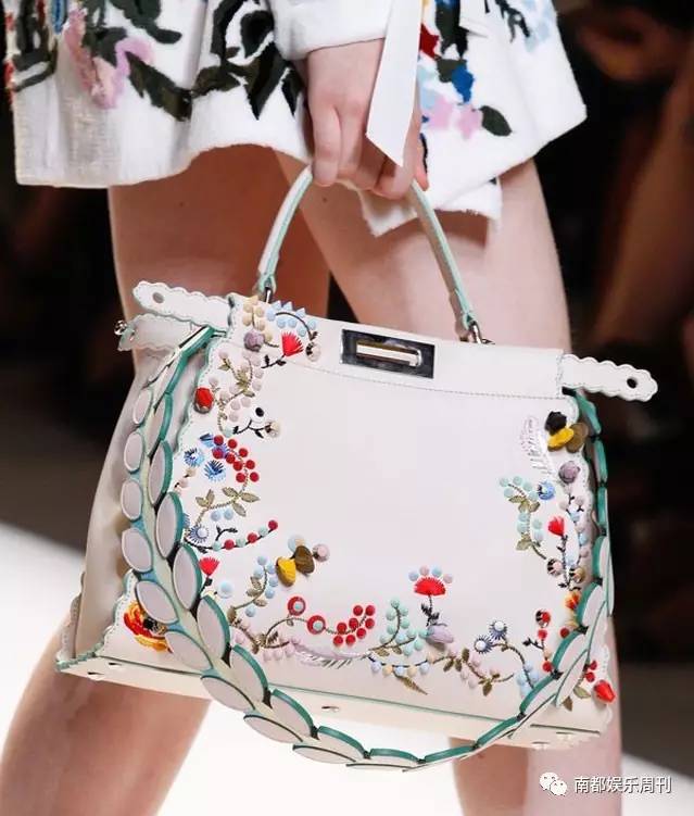 杨幂同款包毛绒,杨幂新款锁头包