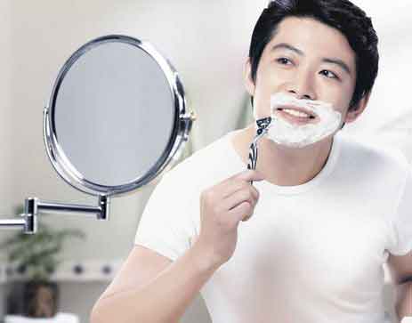 剃须不谨慎剃出血咋办,剃须时应该做一些什么