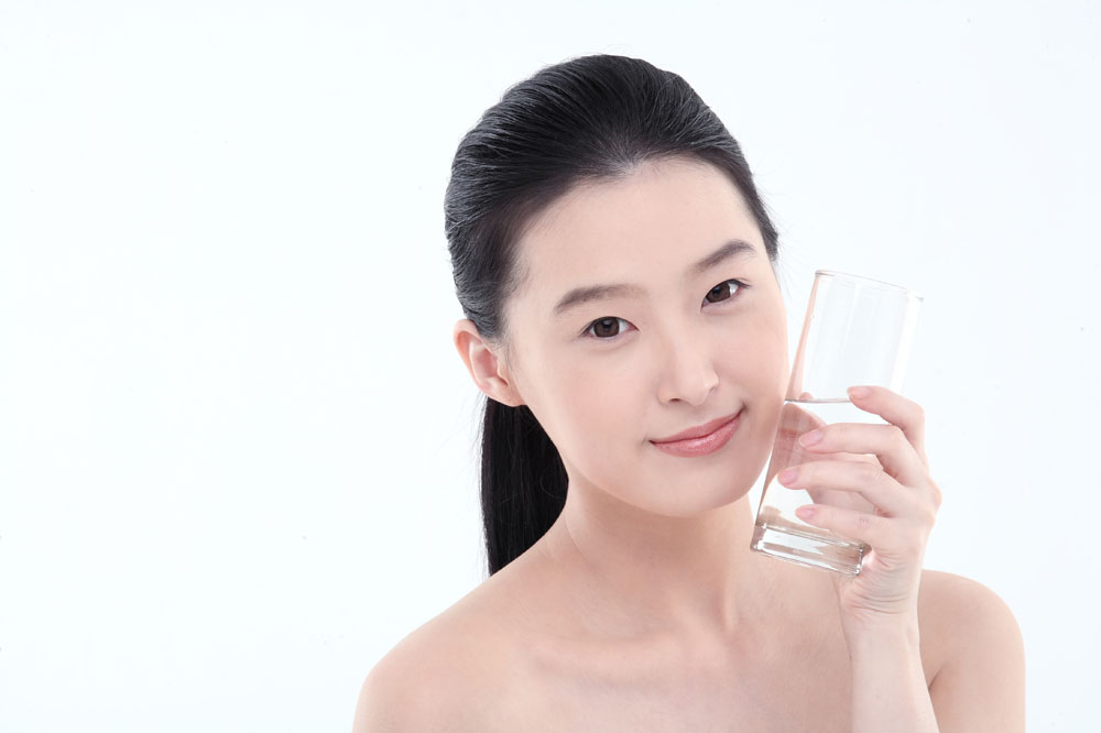 18岁女人出汗粘粘的怎么回事,18岁女孩容易出汗什么原因