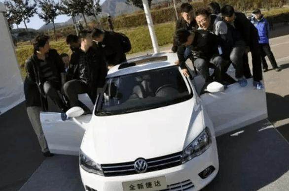 q25汽车钥匙上的小铁片有什么作用,汽车钥匙上面的小铁片是什么东西