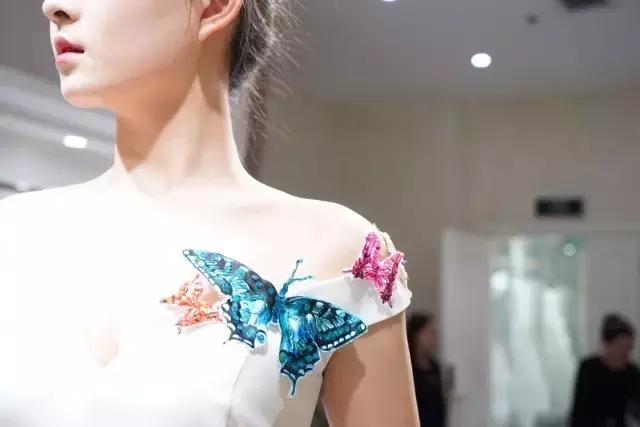 林心如的白色婚纱 (林心如婚纱衣服品牌推荐)