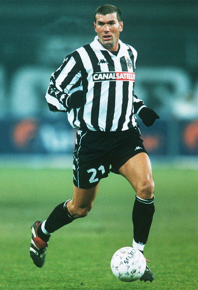 足坛里穿31号球服的高手,有哪个球星穿21号