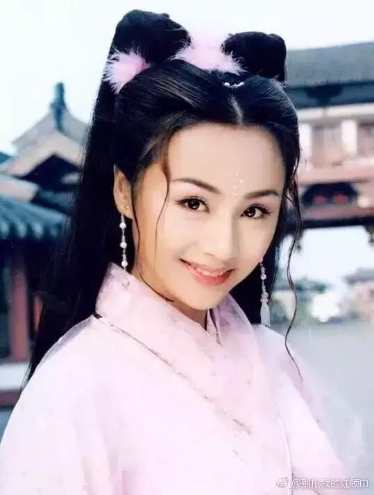 天啊，童年女神脸尖到不敢认，这是老了还是整容？