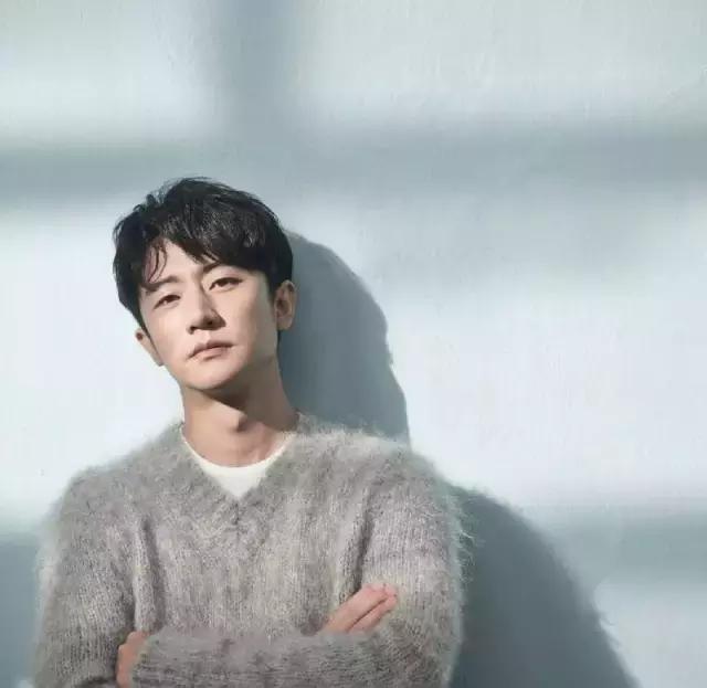 黄轩关心文咏珊,黄轩burberry