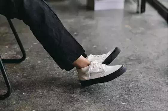 35岁还能穿匡威帆布鞋吗,匡威帆布鞋现在还可以穿吗