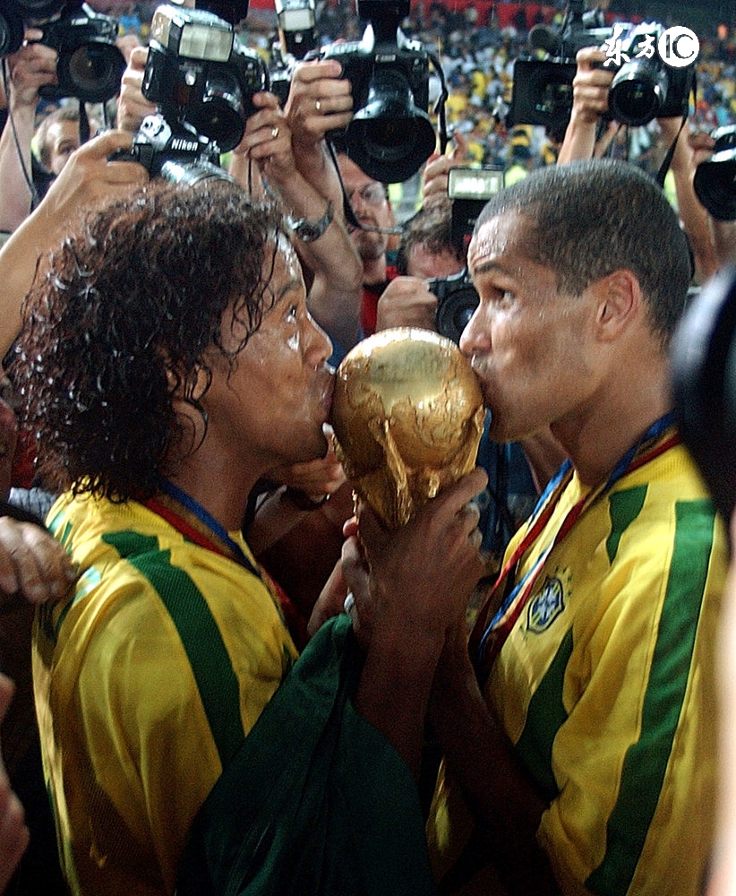 里瓦尔多时期巴萨有哪些球星,巴西球星里瓦尔多现身武汉东湖